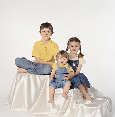 122_White_Cyc_Wall_and_Stairs_With_White_Satin_Cover